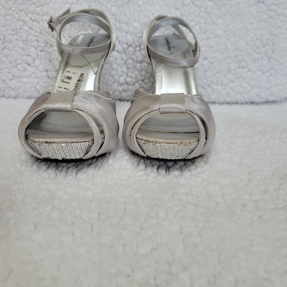 Silver high heels sequin shoes sz 7 1/2 slightly platform - Picture 4 of 8